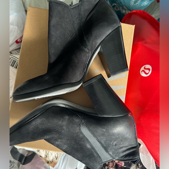 Michael Kors nwt black leather booties never worn comfy style classic design - Picture 5 of 8